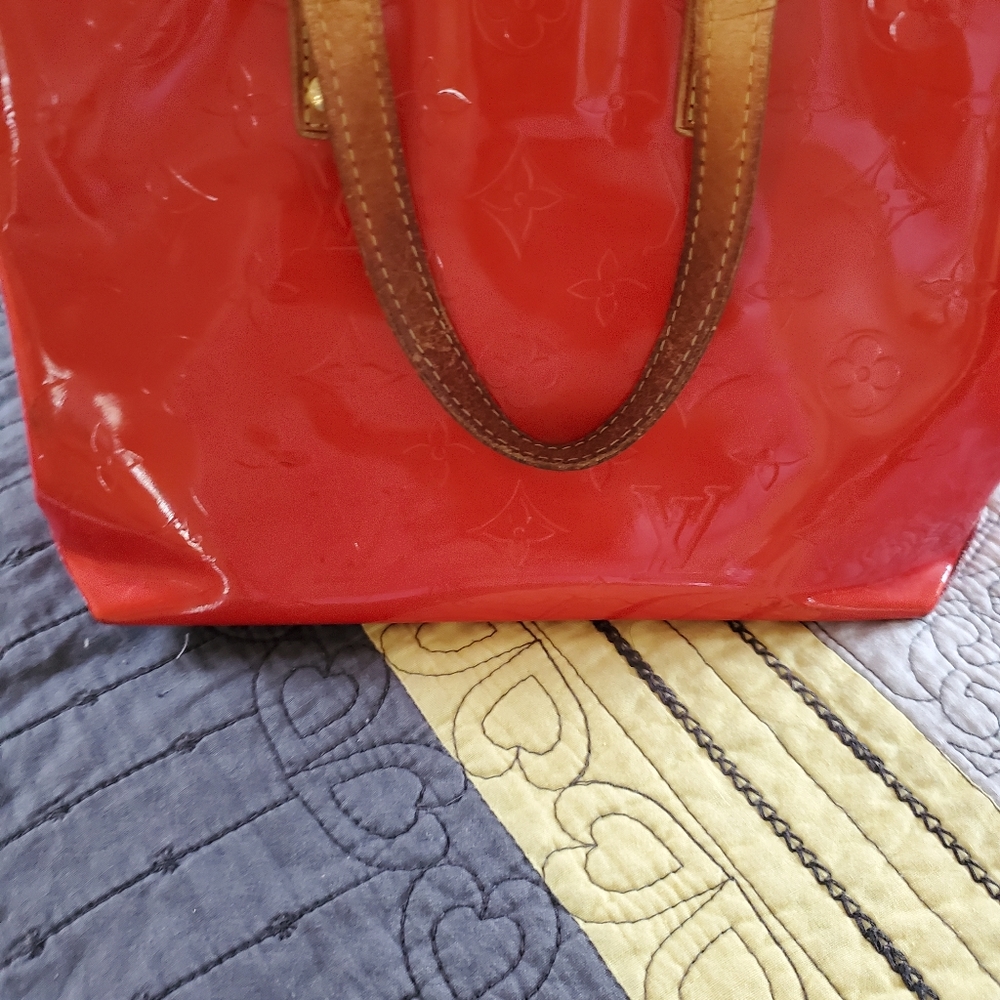 louis vuittons handbags authentic red - Good condition - see handles for cracks